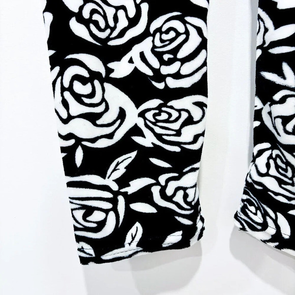 CHERIE BLISS Black floral teddy leggings - Picture 7 of 7